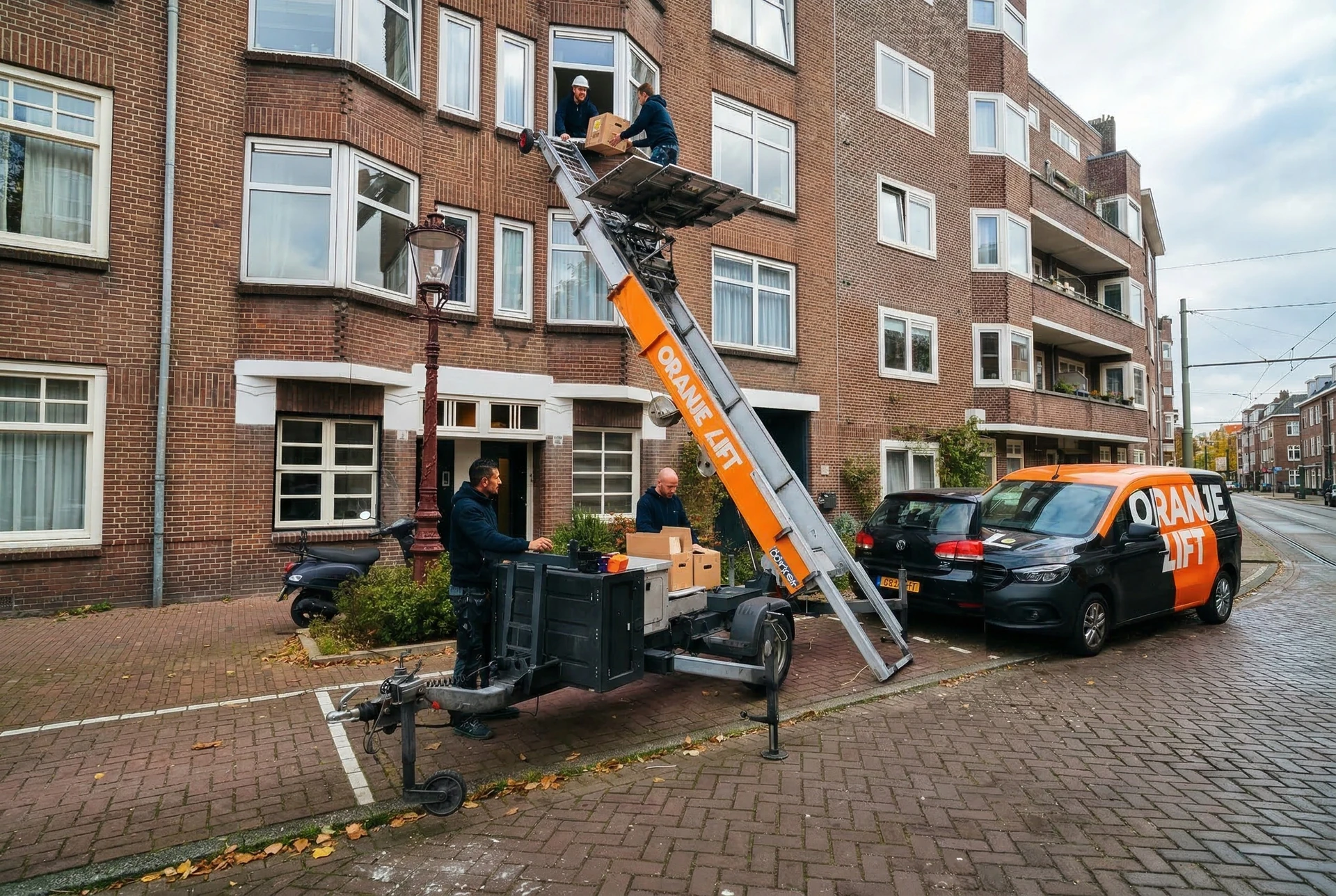 Verhuislift in actie bij woning in Arnhem